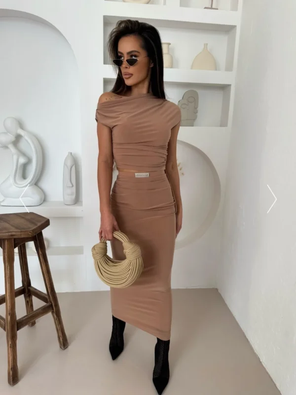 Damski komplet z asymetrycznym topem z kolekcji Ona Butik