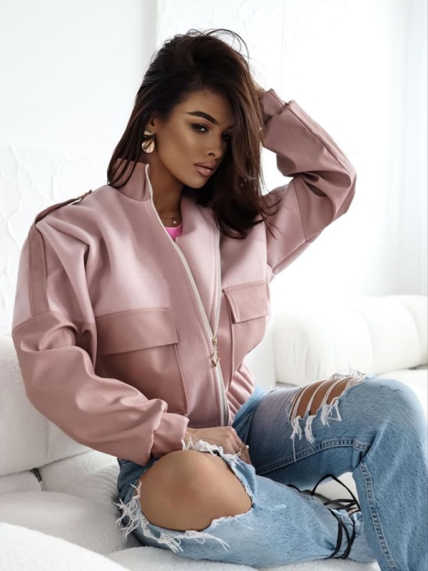 Damska kurtka bomber pudrowy róż w stylu casual