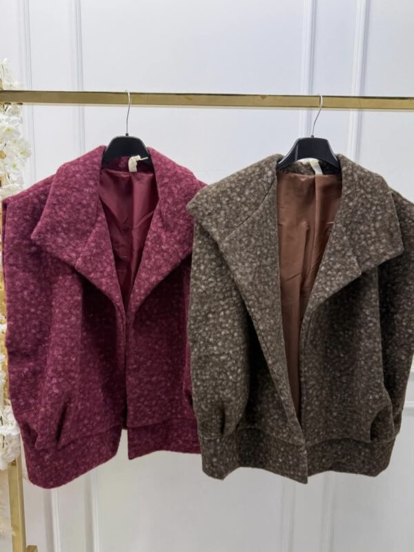 Damskie żakiety boucle bordowy i brązowy na wieszaku Ona Butik