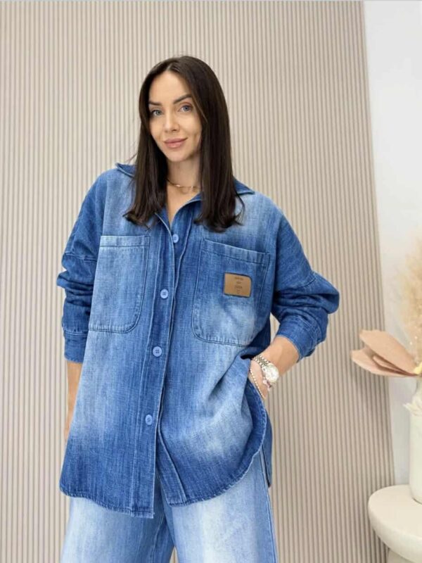 koszula jeansowa damska oversize z kieszeniami